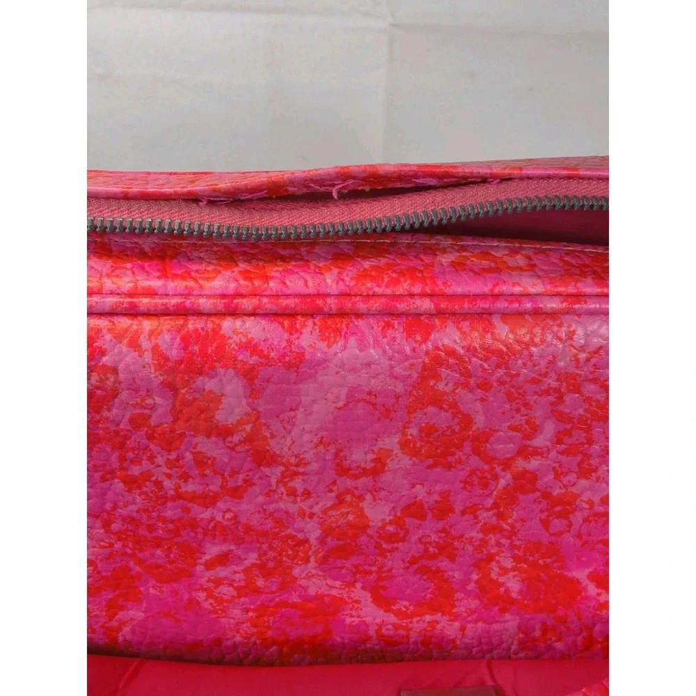 Vintage 1960s Samsonite Silhouette Hot Pink Weekender / Carry-on Luggage Bag